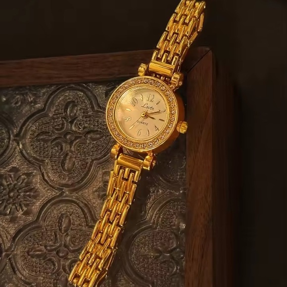 Vintage Classic Gold Women\'s Watch main image 6